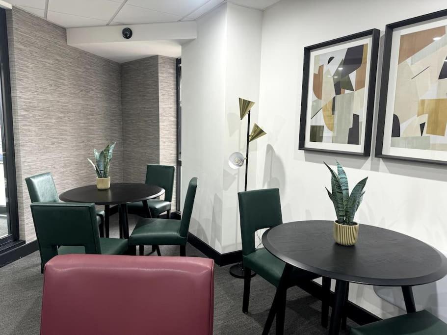 Luxury Oaks Suite, Free Private Parking, 2 Bed 2 Bathroom Apartment, Central Solihull Бирмингем Экстерьер фото