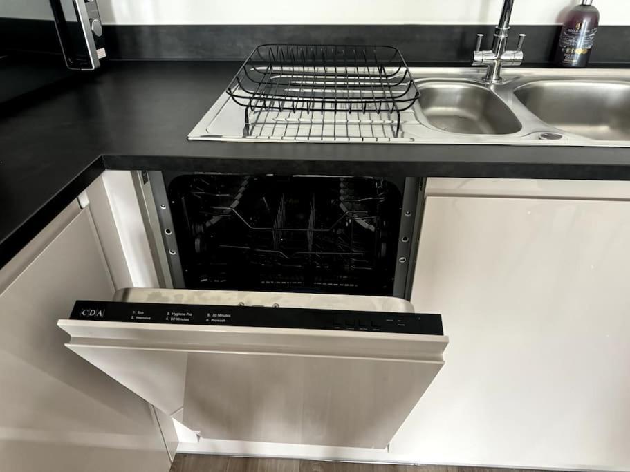 Luxury Oaks Suite, Free Private Parking, 2 Bed 2 Bathroom Apartment, Central Solihull Бирмингем Экстерьер фото