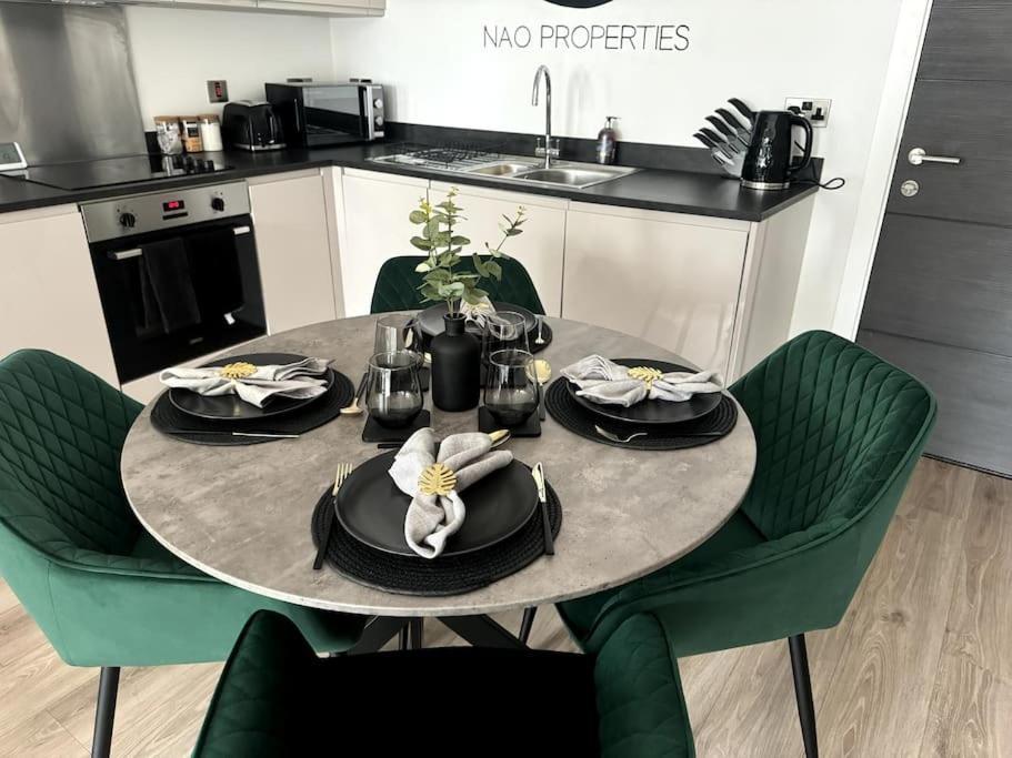 Luxury Oaks Suite, Free Private Parking, 2 Bed 2 Bathroom Apartment, Central Solihull Бирмингем Экстерьер фото